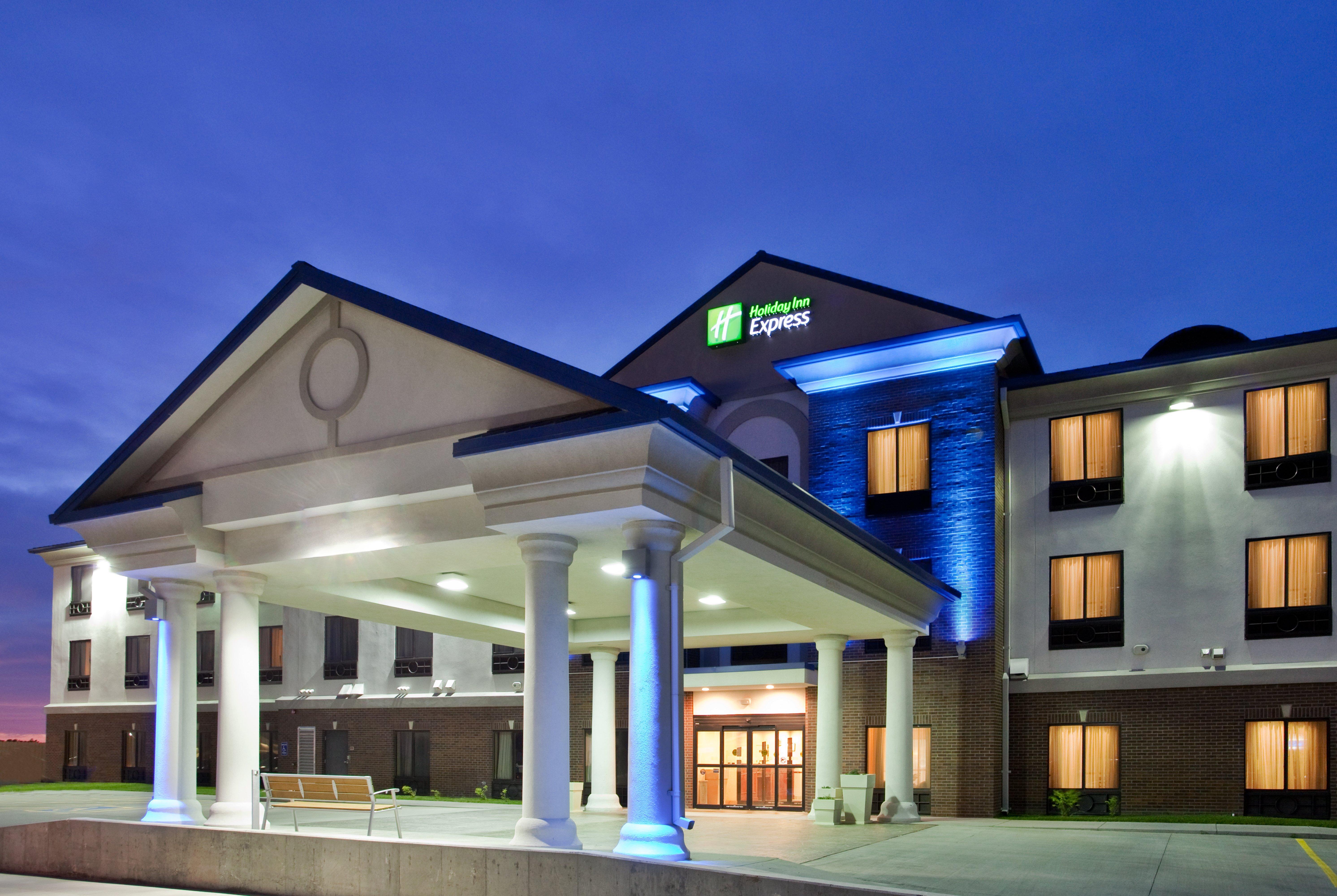 Holiday Inn Express Hotel & Suites Mcpherson, An Ihg Hotel Exterior foto